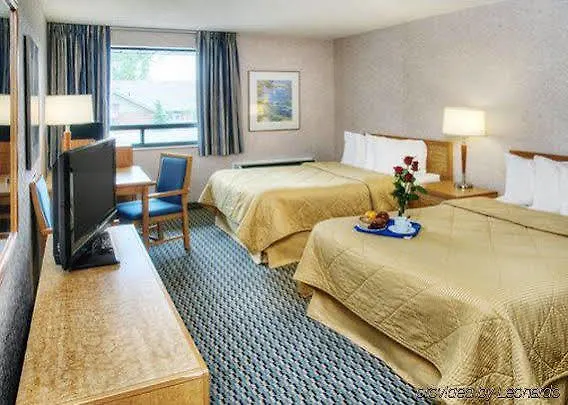 Comfort Inn Aéroport Dorval 3*,